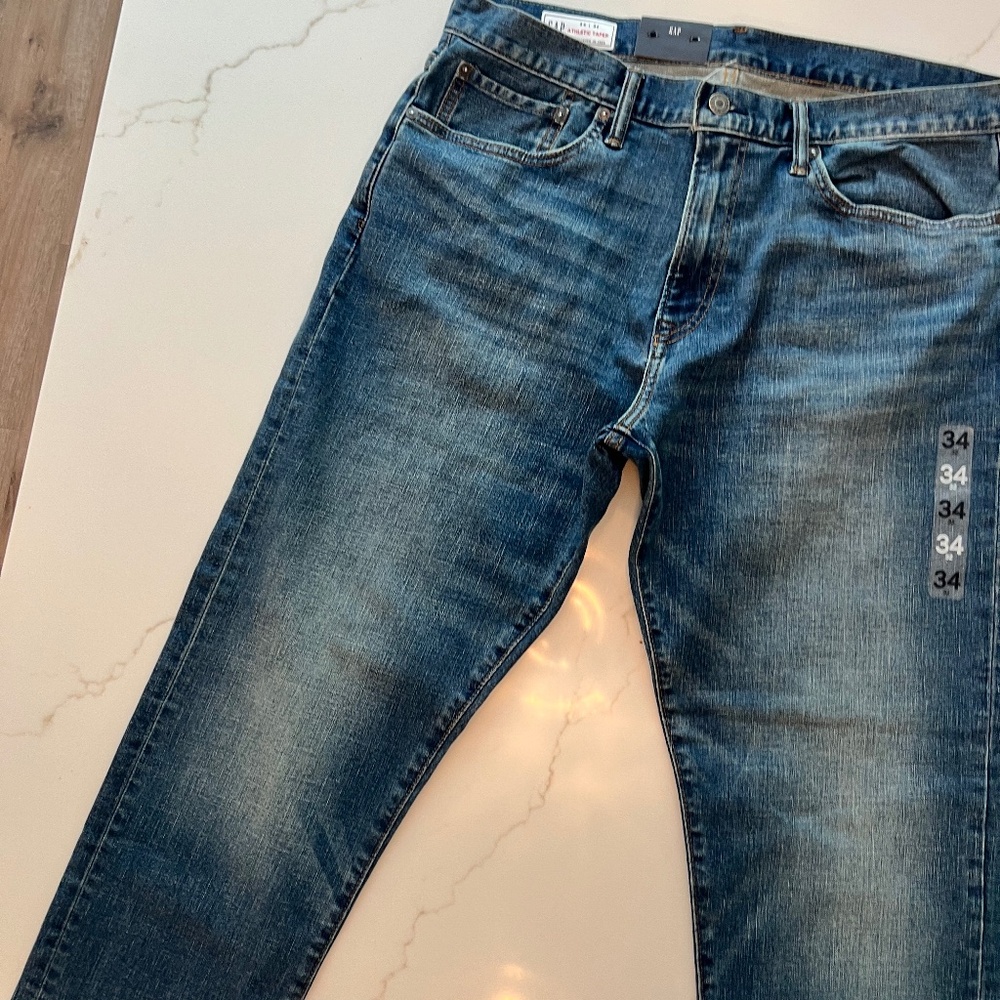 NWT Men’s GAP Athletic Taper Jeans 34 /32
